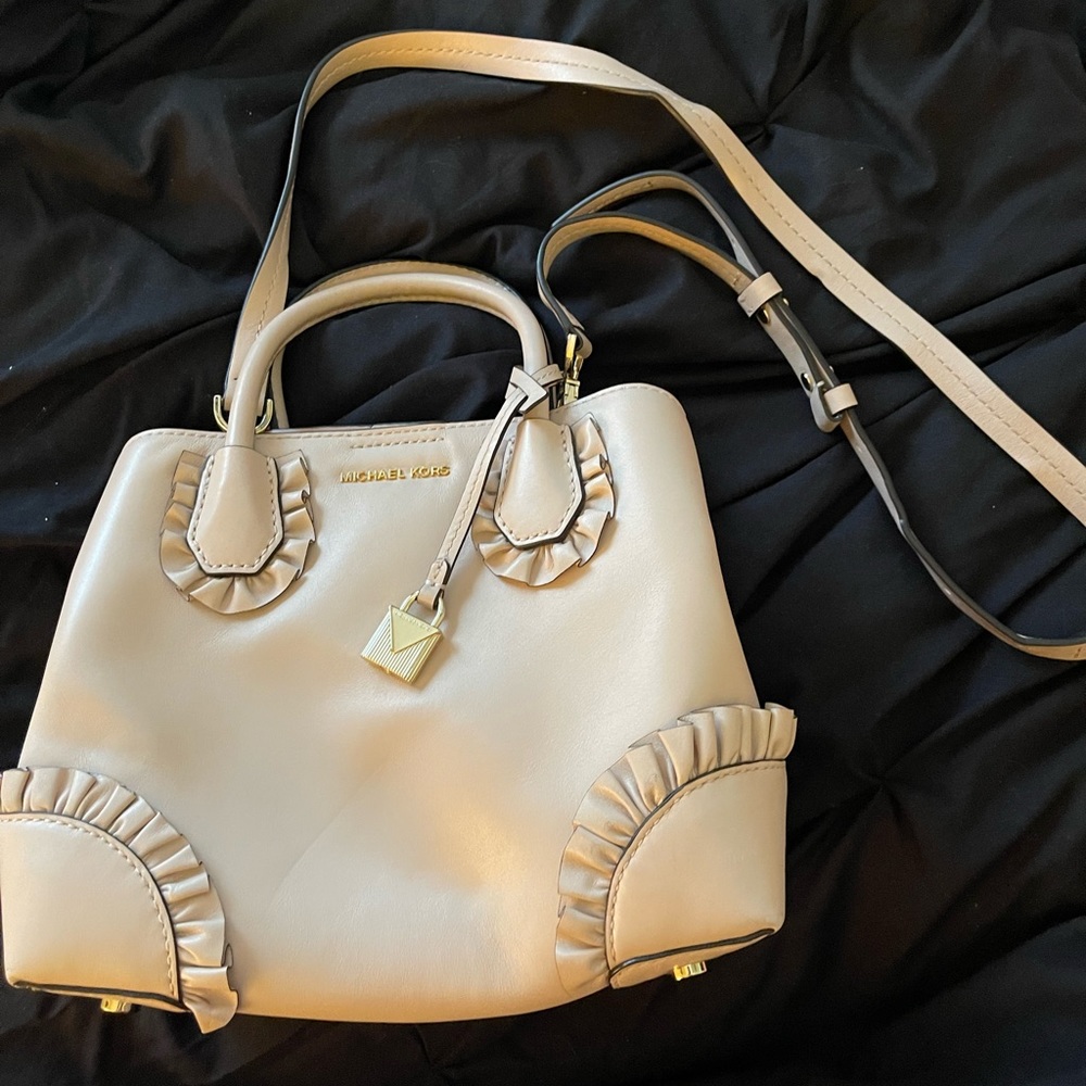 Small light pink Michael Kors bag slightly used. Comes with dust bag